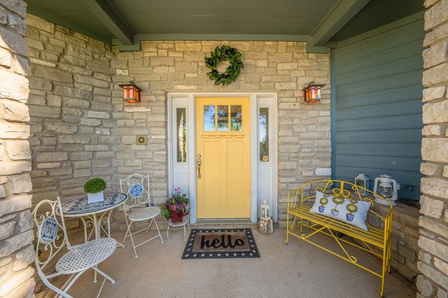 126 W Hunters Pointe Dr, Kerrville, TX 78028