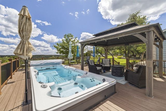126 W Hunters Pointe Dr, Kerrville, TX 78028
