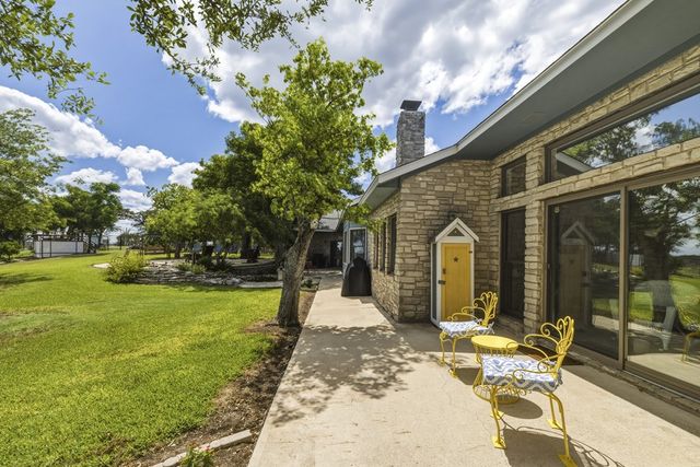 126 W Hunters Pointe Dr, Kerrville, TX 78028