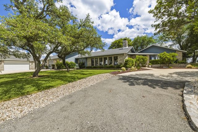 126 W Hunters Pointe Dr, Kerrville, TX 78028