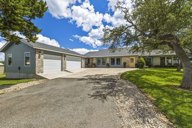 126 W Hunters Pointe Dr, Kerrville, TX 78028