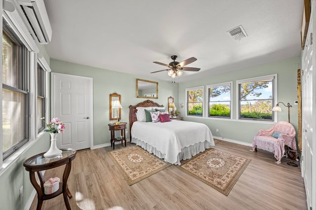 126 W Hunters Pointe Dr, Kerrville, TX 78028