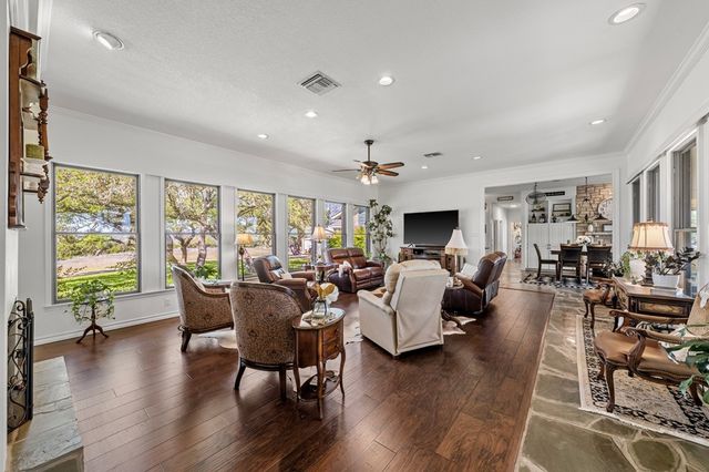 126 W Hunters Pointe Dr, Kerrville, TX 78028