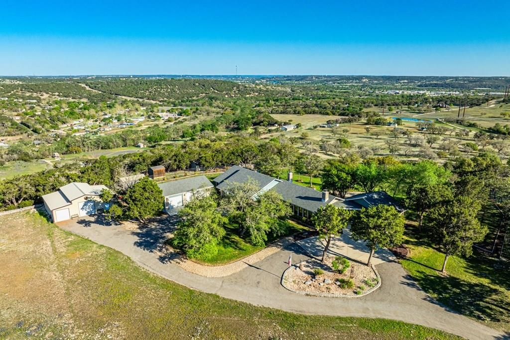 126 W Hunters Pointe Dr, Kerrville, TX 78028