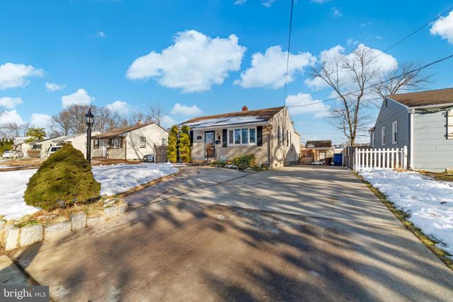 319 S COLES AVE, Maple Shade, NJ 08052