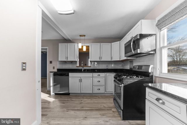 319 S COLES AVE, Maple Shade, NJ 08052