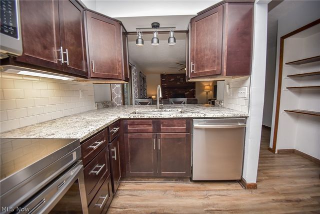 17134 Rabbit Run Drive, Strongsville, OH 44136