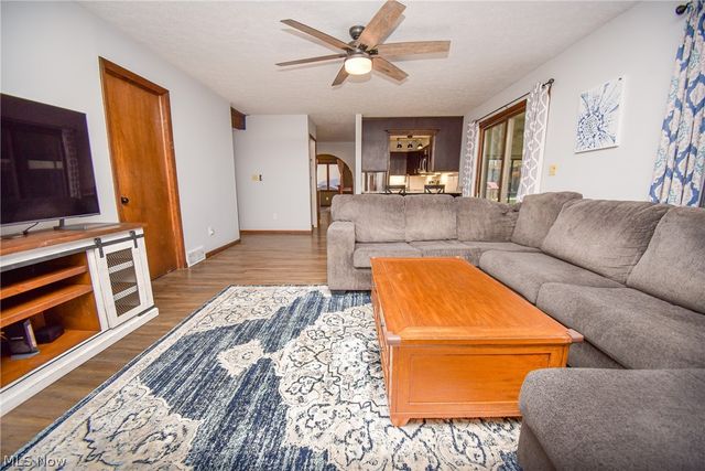 17134 Rabbit Run Drive, Strongsville, OH 44136