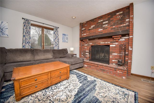 17134 Rabbit Run Drive, Strongsville, OH 44136