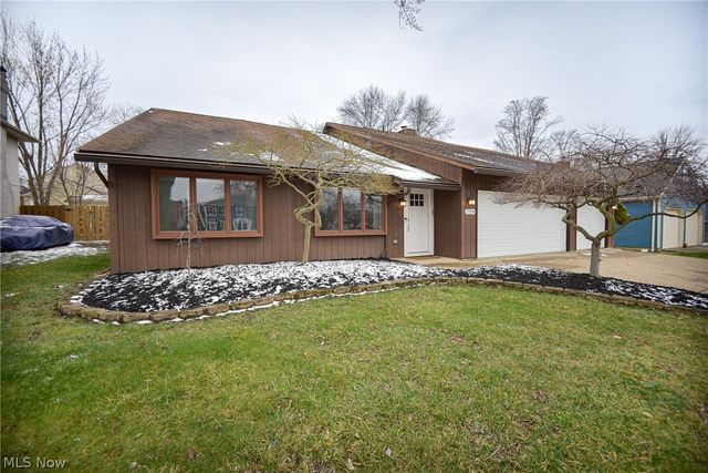 17134 Rabbit Run Drive, Strongsville, OH 44136