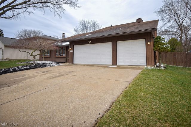 17134 Rabbit Run Drive, Strongsville, OH 44136