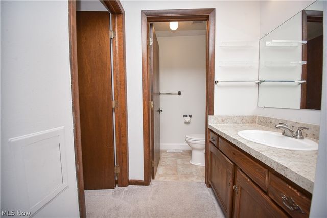 17134 Rabbit Run Drive, Strongsville, OH 44136