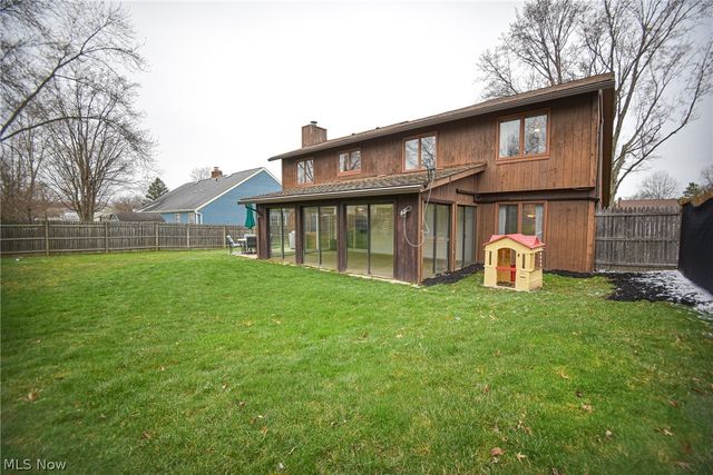 17134 Rabbit Run Drive, Strongsville, OH 44136