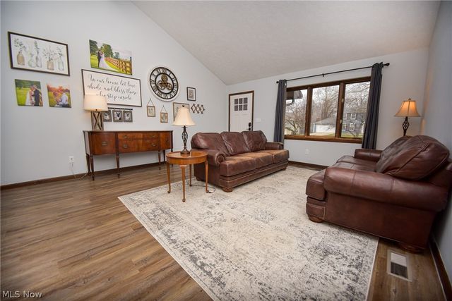 17134 Rabbit Run Drive, Strongsville, OH 44136