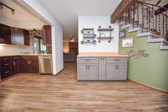 17134 Rabbit Run Drive, Strongsville, OH 44136