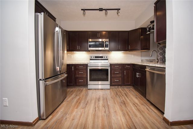 17134 Rabbit Run Drive, Strongsville, OH 44136