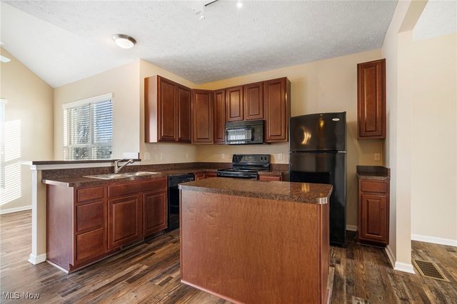 172 Stockwell Court, Wadsworth, OH 44281