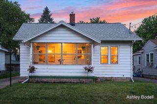 2129 Emerald Avenue, Grand Rapids, MI 49505