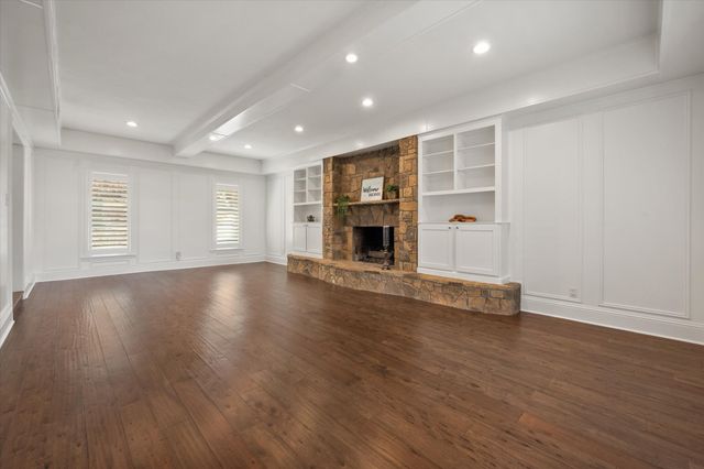 1404 Creekford Drive, Arlington, TX 76012