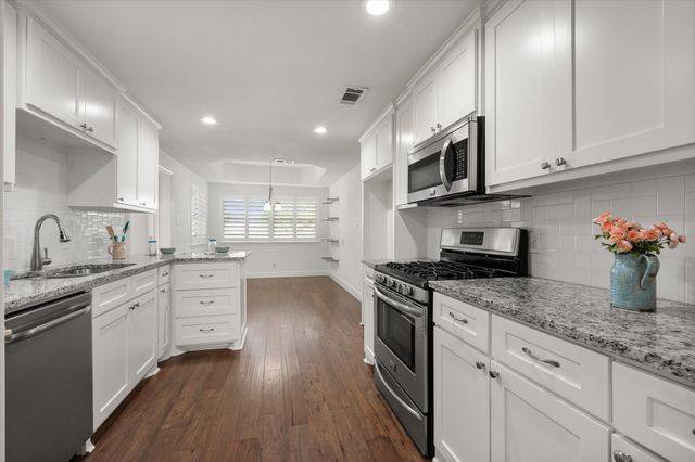 1404 Creekford Drive, Arlington, TX 76012