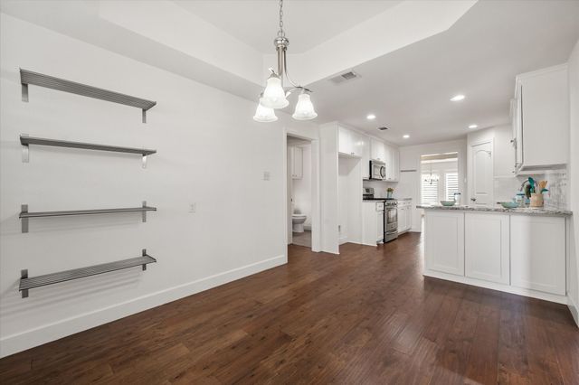 1404 Creekford Drive, Arlington, TX 76012