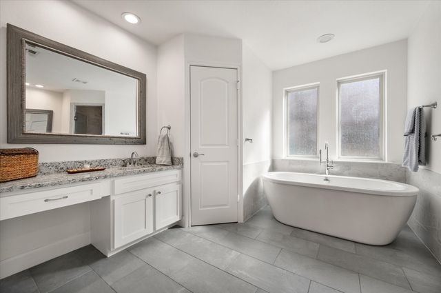 1404 Creekford Drive, Arlington, TX 76012