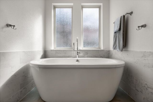 1404 Creekford Drive, Arlington, TX 76012