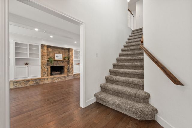 1404 Creekford Drive, Arlington, TX 76012