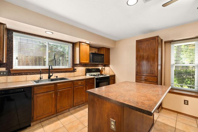 2811 Whispering Springs Drive, Spring, TX 77373