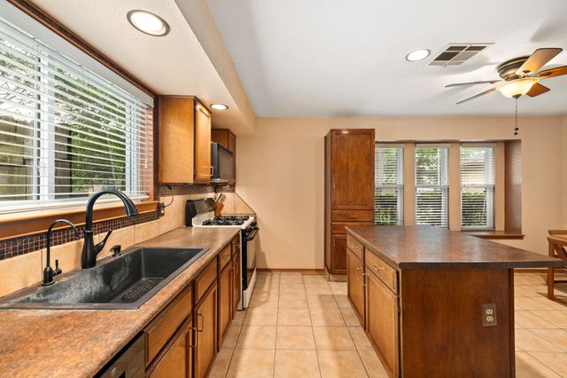2811 Whispering Springs Drive, Spring, TX 77373