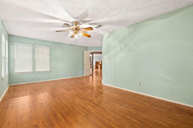 2811 Whispering Springs Drive, Spring, TX 77373