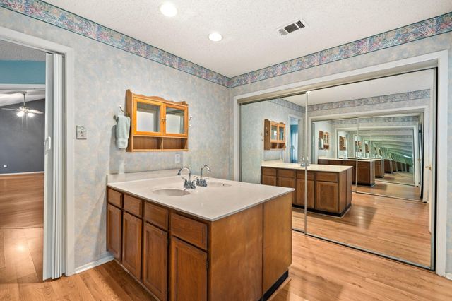 2811 Whispering Springs Drive, Spring, TX 77373