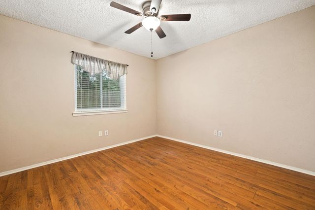 2811 Whispering Springs Drive, Spring, TX 77373
