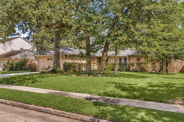 2811 Whispering Springs Drive, Spring, TX 77373
