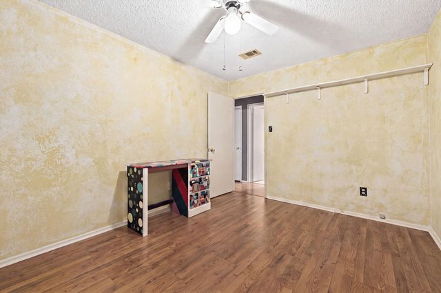2811 Whispering Springs Drive, Spring, TX 77373