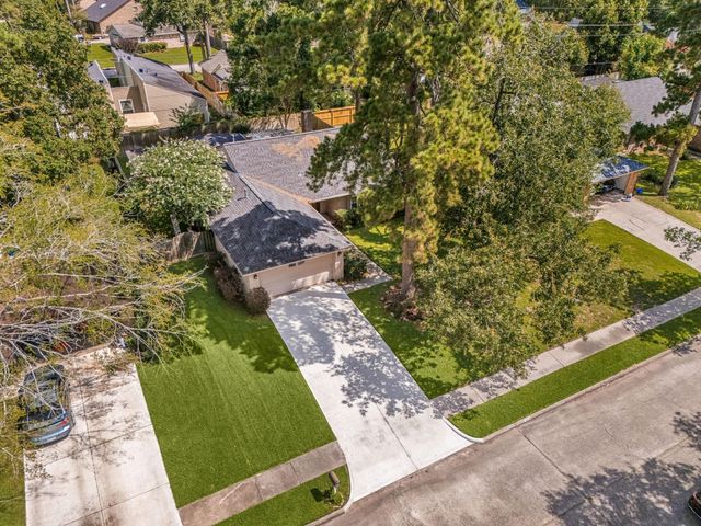 2811 Whispering Springs Drive, Spring, TX 77373
