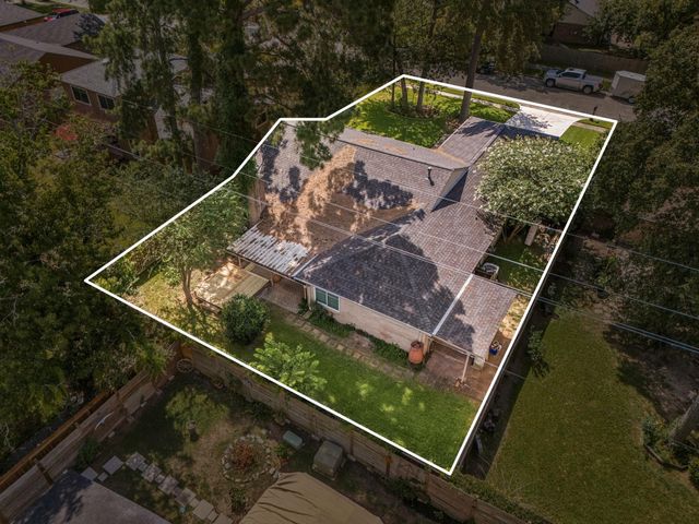 2811 Whispering Springs Drive, Spring, TX 77373