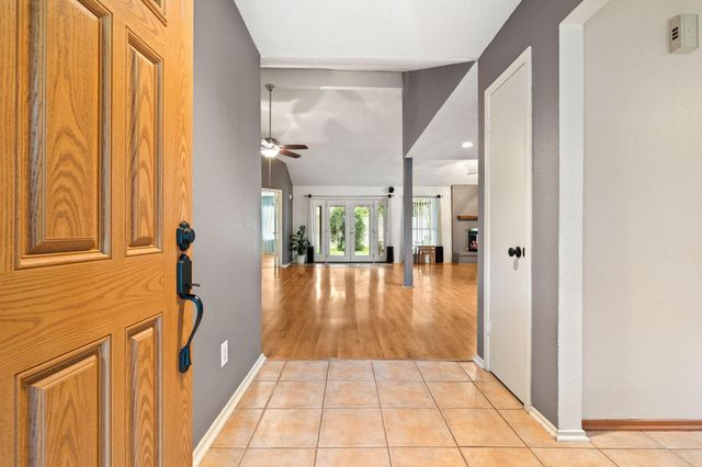 2811 Whispering Springs Drive, Spring, TX 77373