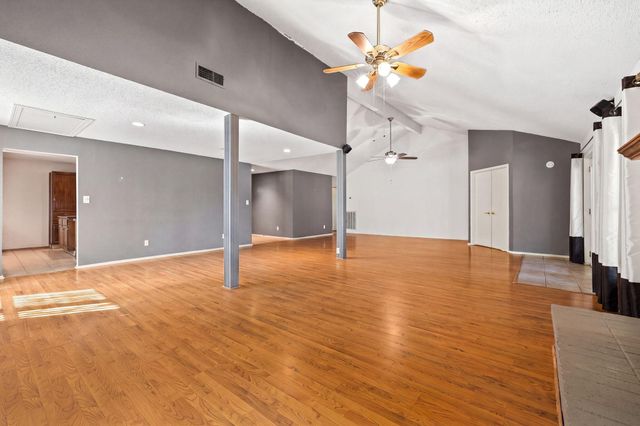 2811 Whispering Springs Drive, Spring, TX 77373