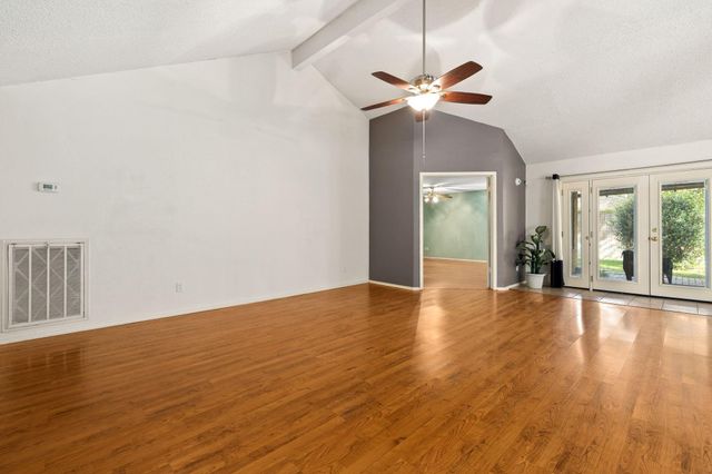 2811 Whispering Springs Drive, Spring, TX 77373