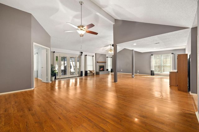 2811 Whispering Springs Drive, Spring, TX 77373