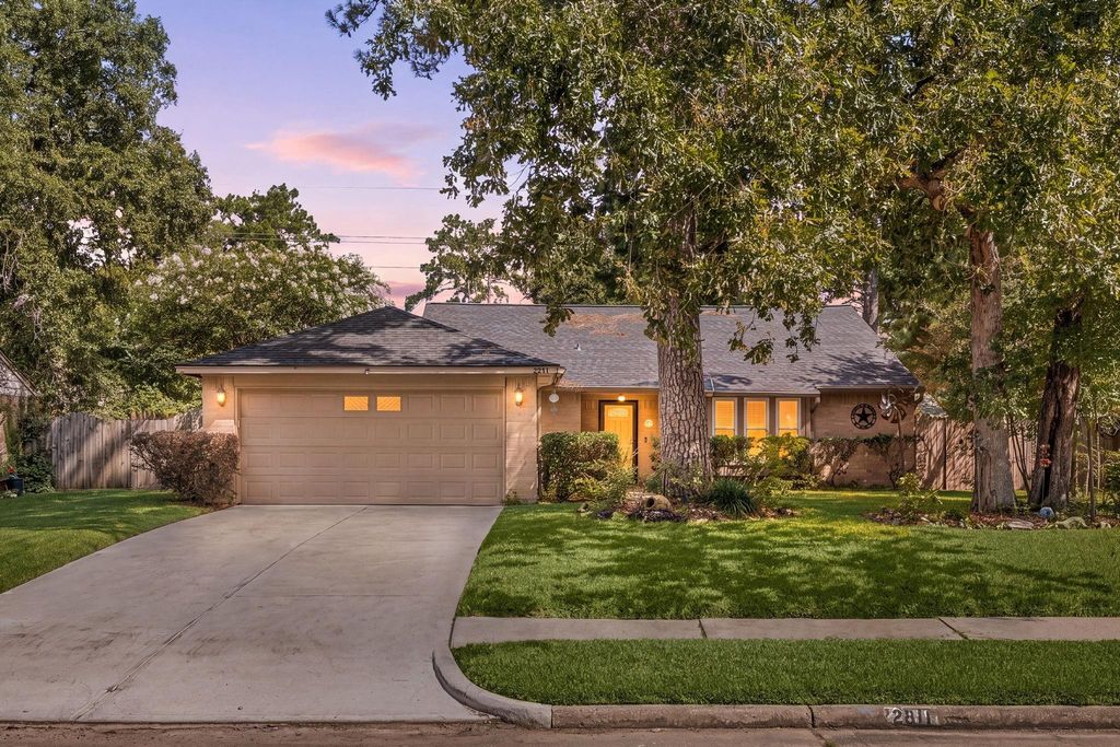 2811 Whispering Springs Drive, Spring, TX 77373