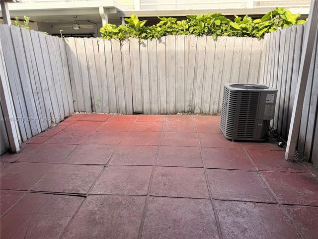 5423 W 22nd Ct 103, Hialeah, FL 33016