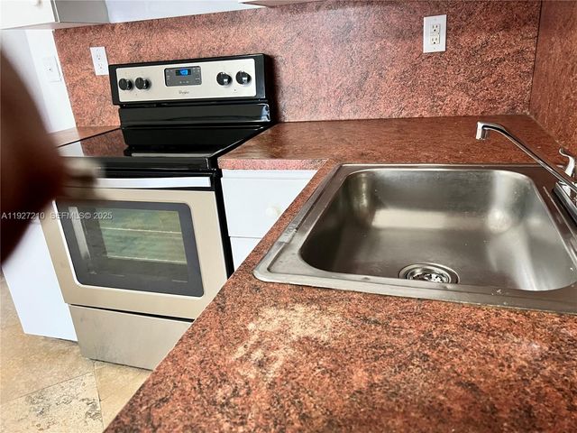 5423 W 22nd Ct 103, Hialeah, FL 33016