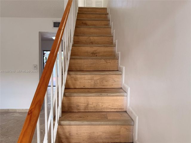 5423 W 22nd Ct 103, Hialeah, FL 33016