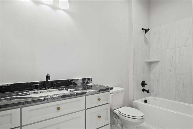 3344 W 133rd Terrace, Leawood, KS 66209