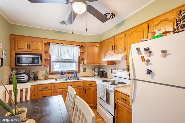 1421 SANDHILL RD, Lebanon, PA 17046