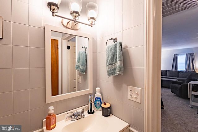 1421 SANDHILL RD, Lebanon, PA 17046