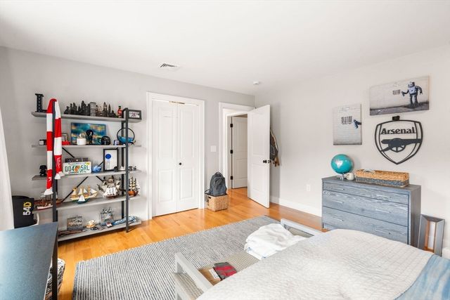 75 Auburn St, Newton, MA 02466