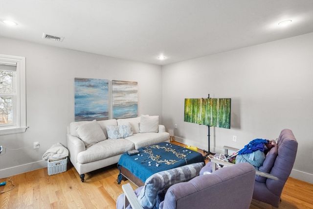 75 Auburn St, Newton, MA 02466